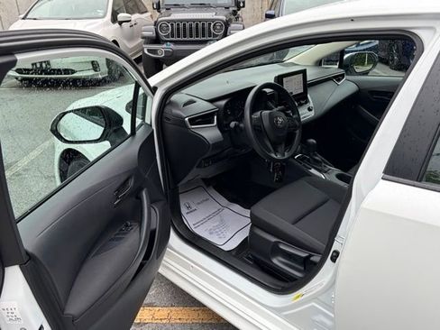 Used 2024 Toyota Corolla LE FWD image 13