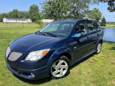 Used 2006 Pontiac Vibe w/ Sun And Sound Package FWD image 1