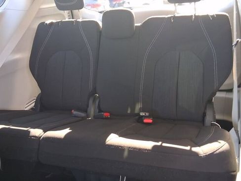 Used 2023 Chrysler Voyager LX image 22
