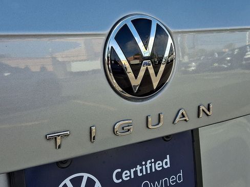 Certified 2022 Volkswagen Tiguan SE R-Line AWD/4WD image 30
