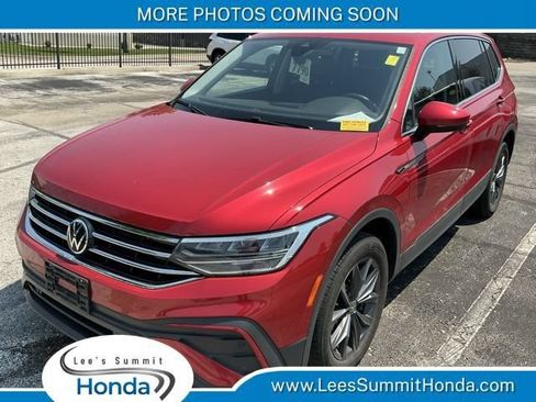 Used 2022 Volkswagen Tiguan SE FWD image 1