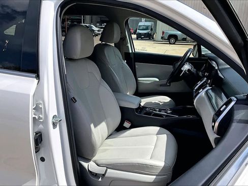 Certified 2022 Kia Sorento S image 9