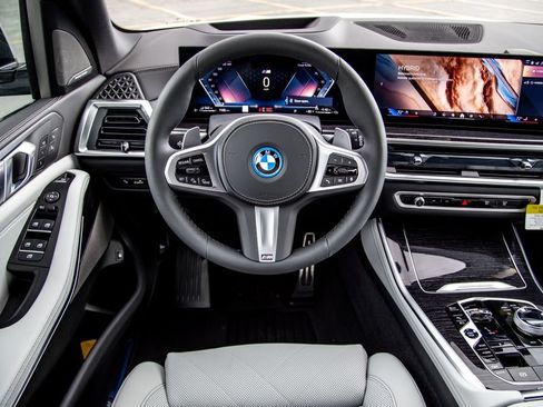 New 2026 BMW X5 xDrive50e w/ Executive Package AWD/4WD image 11