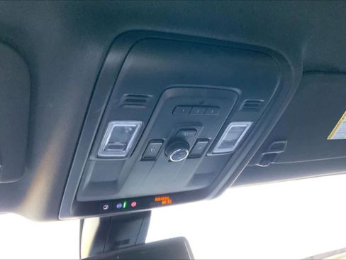 Used 2022 Chevrolet Tahoe LT w/ Luxury Package image 28