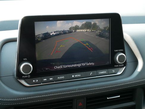 Used 2025 Nissan Rogue SV AWD/4WD image 29