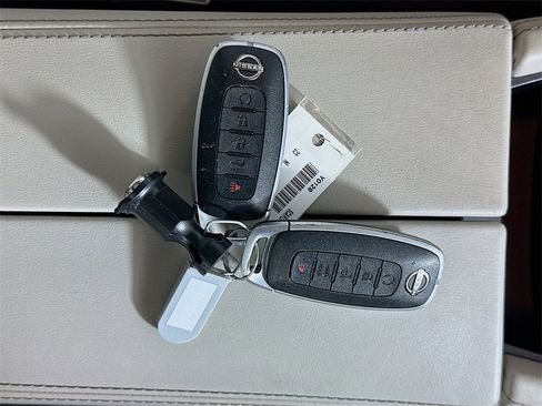 Used 2023 Nissan Rogue SL w/ SL Premium Package image 34