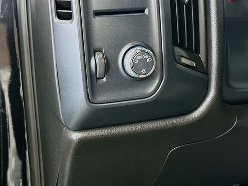 Used 2018 Chevrolet Silverado 1500 Custom w/ Custom Value Package image 16