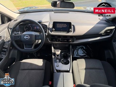 Used 2025 Nissan Rogue SV image 14