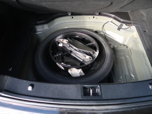 Used 2013 Mercedes-Benz E 550 Coupe w/ Premium 2 Pkg image 40