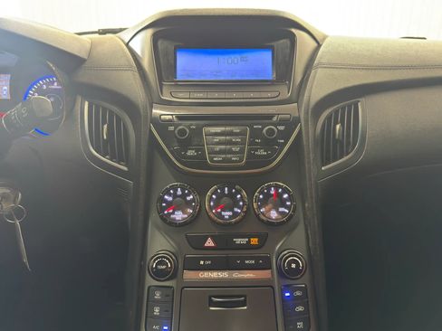 Used 2013 Hyundai Genesis 2.0T image 17