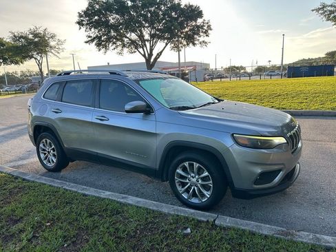 Used 2019 Jeep Cherokee Latitude w/ Popular Appearance Group FWD image 8