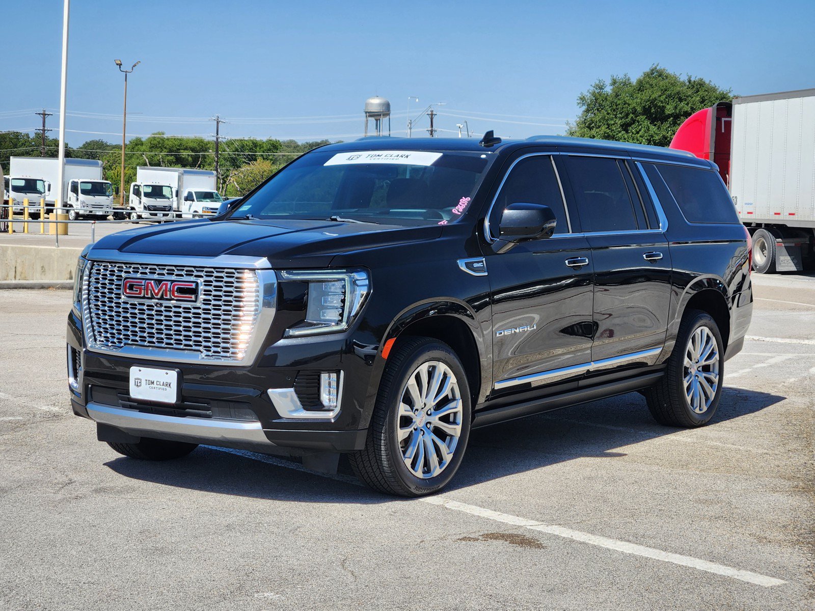 Used 2023 GMC Yukon XL Denali AWD/4WD image 2