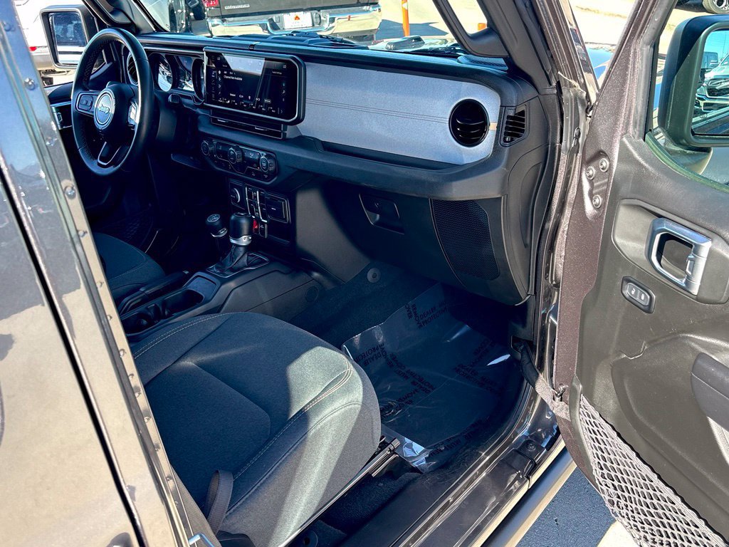 Certified 2024 Jeep Wrangler Unlimited AWD/4WD image 25