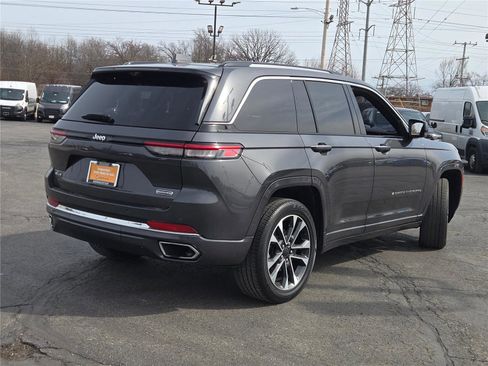 Certified 2022 Jeep Grand Cherokee Overland w/ Luxury Tech Group IV AWD/4WD image 16