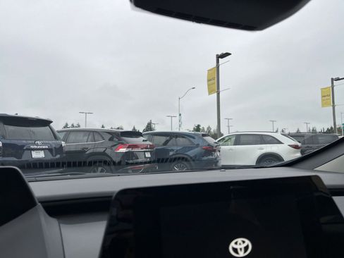 Used 2025 Toyota Prius LE image 18