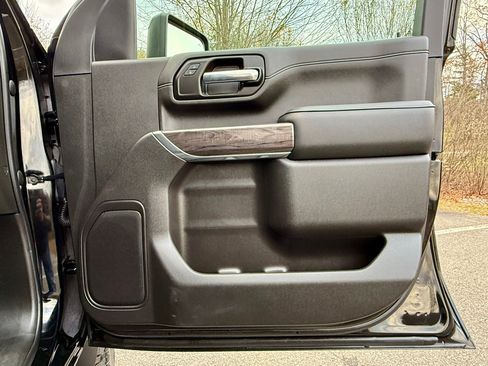 Used 2022 Chevrolet Silverado 2500 LTZ w/ LTZ Plus Package image 31