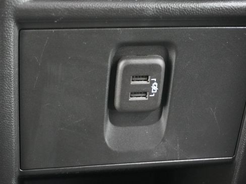 Used 2022 Chevrolet Traverse LT image 38