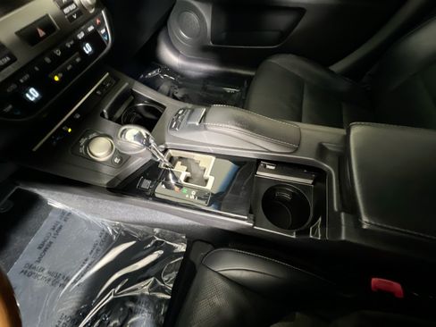 Used 2013 Lexus ES 300h w/ Luxury Pkg FWD image 25