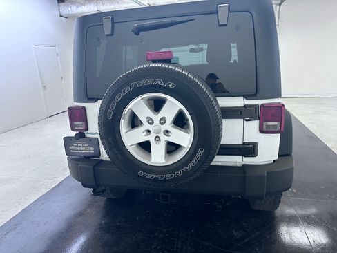 Used 2014 Jeep Wrangler Unlimited Sport w/ Quick Order Package 24S AWD/4WD image 12