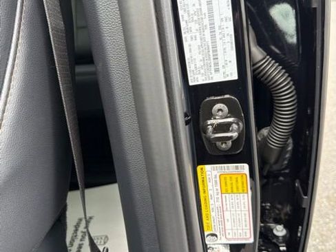 Used 2025 Ford F150 Lariat w/ Equipment Group 501A Mid AWD/4WD image 27