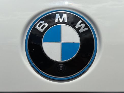 Used 2025 BMW 750e xDrive w/ Executive Package image 11