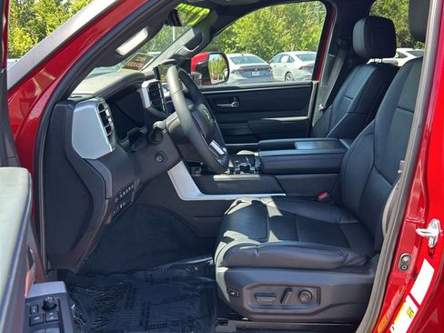 Used 2025 Toyota Sequoia Platinum AWD/4WD image 4