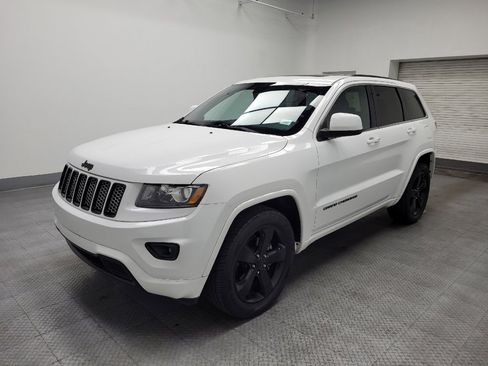 Used 2015 Jeep Grand Cherokee Altitude image 2