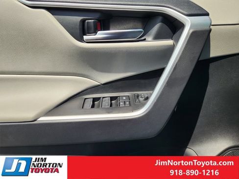 Used 2025 Toyota RAV4 XLE w/ Convenience Package FWD image 25