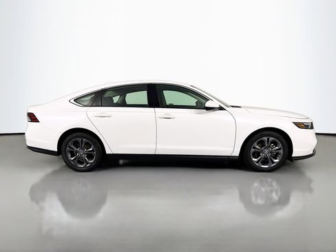 Certified 2023 Honda Accord EX image 4