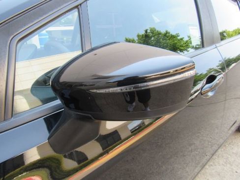 Used 2020 Nissan Versa SV image 14