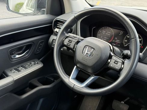 Used 2024 Honda Pilot Touring image 16