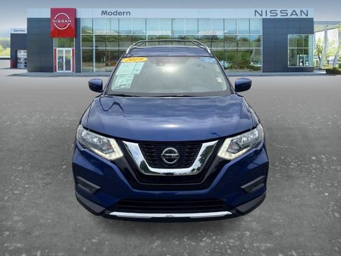 Used 2019 Nissan Rogue SV FWD image 2