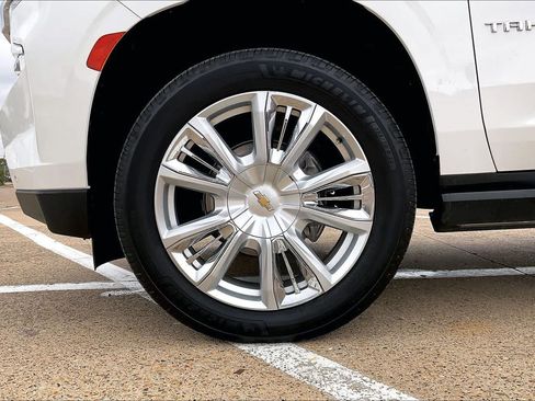 Used 2022 Chevrolet Tahoe High Country AWD/4WD image 8