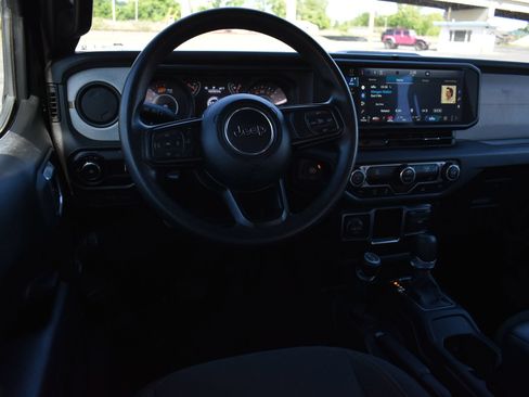 Used 2024 Jeep Wrangler Unlimited Sport AWD/4WD image 15