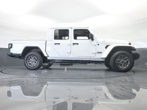 Used 2025 Jeep Gladiator Sport image 55