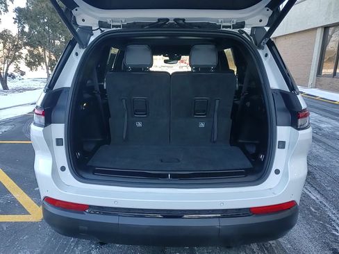 Used 2022 Jeep Grand Cherokee L Laredo image 7