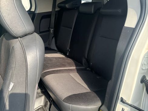 Used 2012 Toyota FJ Cruiser 4WD w/ Upgrade Pkg image 7