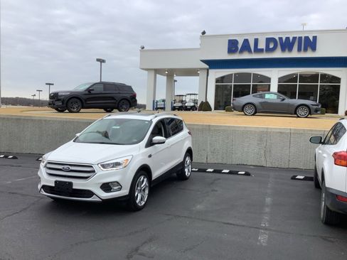 Used 2019 Ford Escape Titanium image 3
