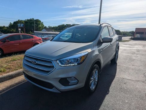 Used 2018 Ford Escape SEL AWD/4WD image 3