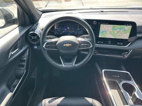 Used 2025 Chevrolet Equinox LT w/ Convenience Package II AWD/4WD image 12