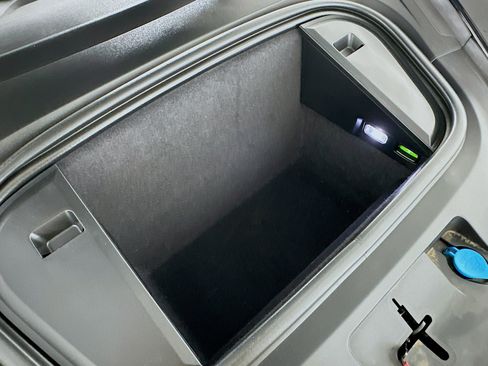 Used 2020 Porsche Taycan 4S image 32