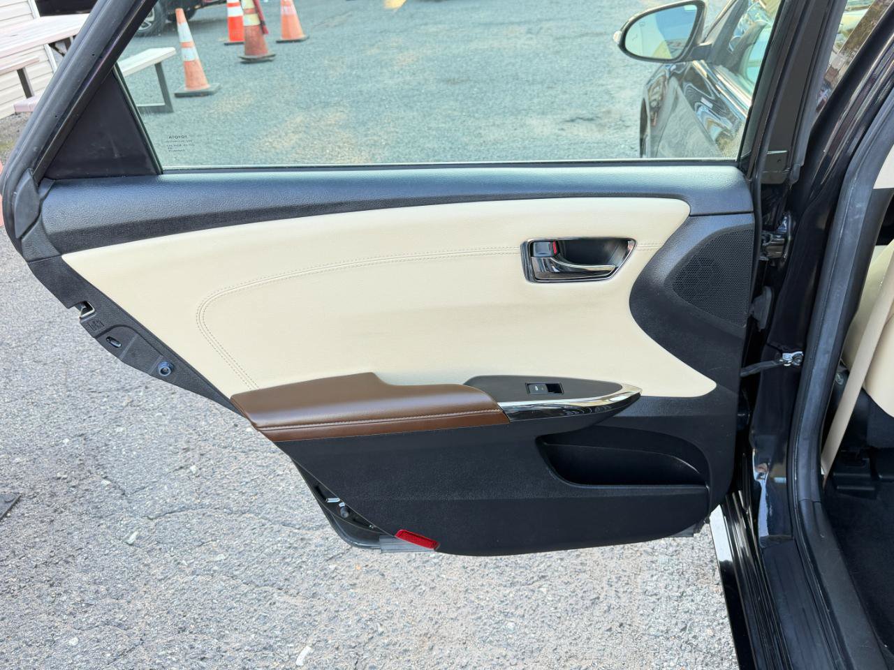 Used 2015 Toyota Avalon XLE Touring FWD image 29