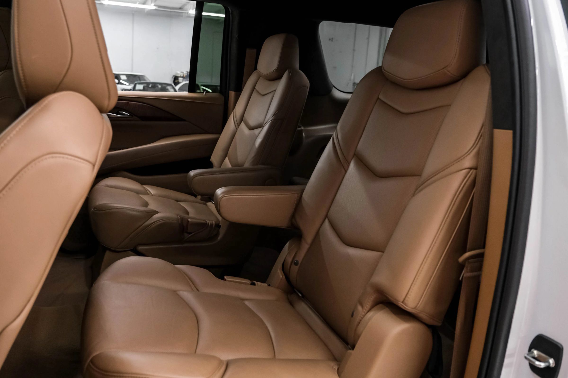 Used 2017 Cadillac Escalade ESV Platinum AWD/4WD image 38