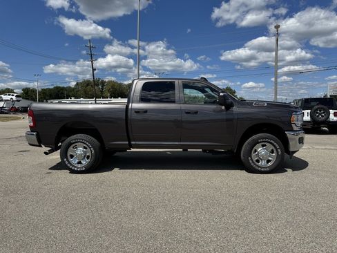 Used 2024 RAM 2500 Tradesman w/ Chrome Appearance Group image 8