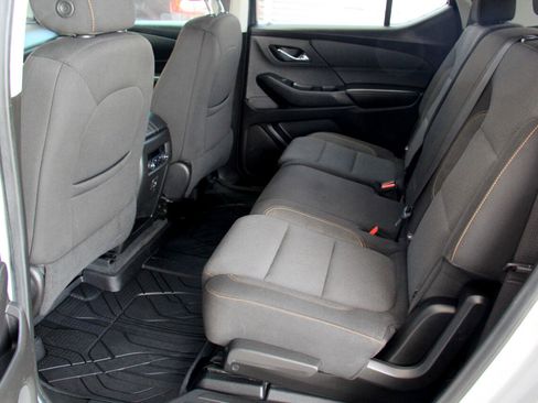 Used 2021 Chevrolet Traverse LS image 22