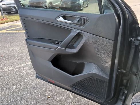 Used 2020 Volkswagen Tiguan SE R-Line image 24