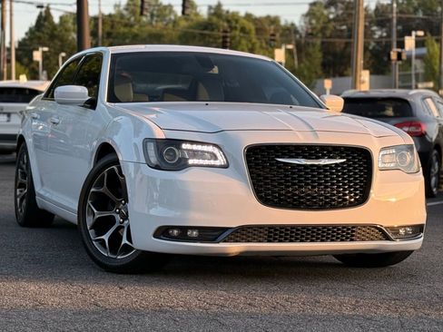 Used 2018 Chrysler 300 S RWD image 7
