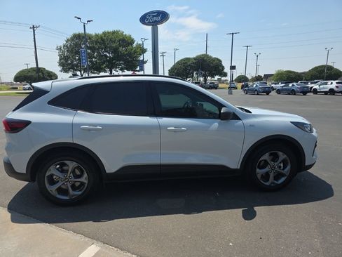 Used 2025 Ford Escape ST-Line w/ Cold Weather Package FWD image 8