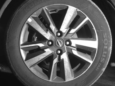 Used 2025 Nissan Versa SV FWD image 12