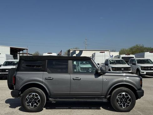 Used 2021 Ford Bronco Outer Banks image 3
